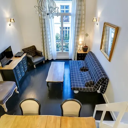 Confort Champs Elysees 8 * Paris